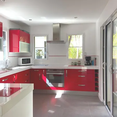 Vila Ker Zen 300m De La *